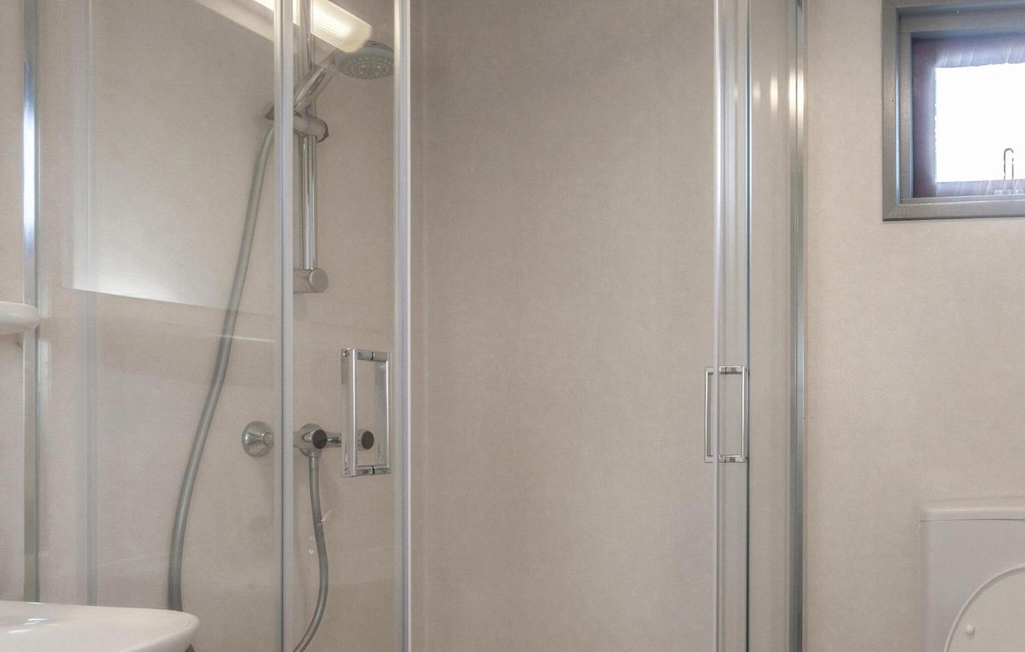 2 Bedroom Beautiful In Well (Limburg)